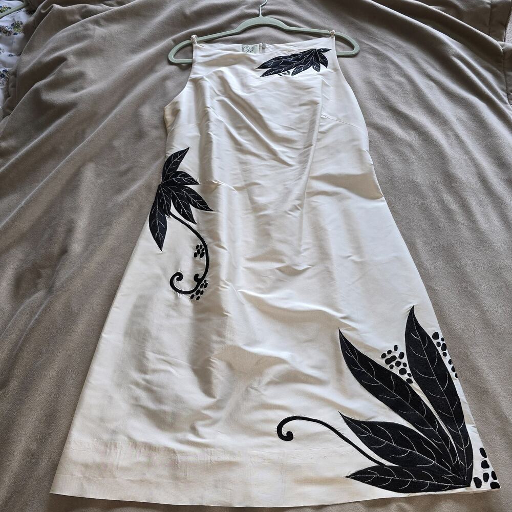 Vu Custom Made White Silk Black embroidery couture Boat Neck Dress Womens 10 EUC